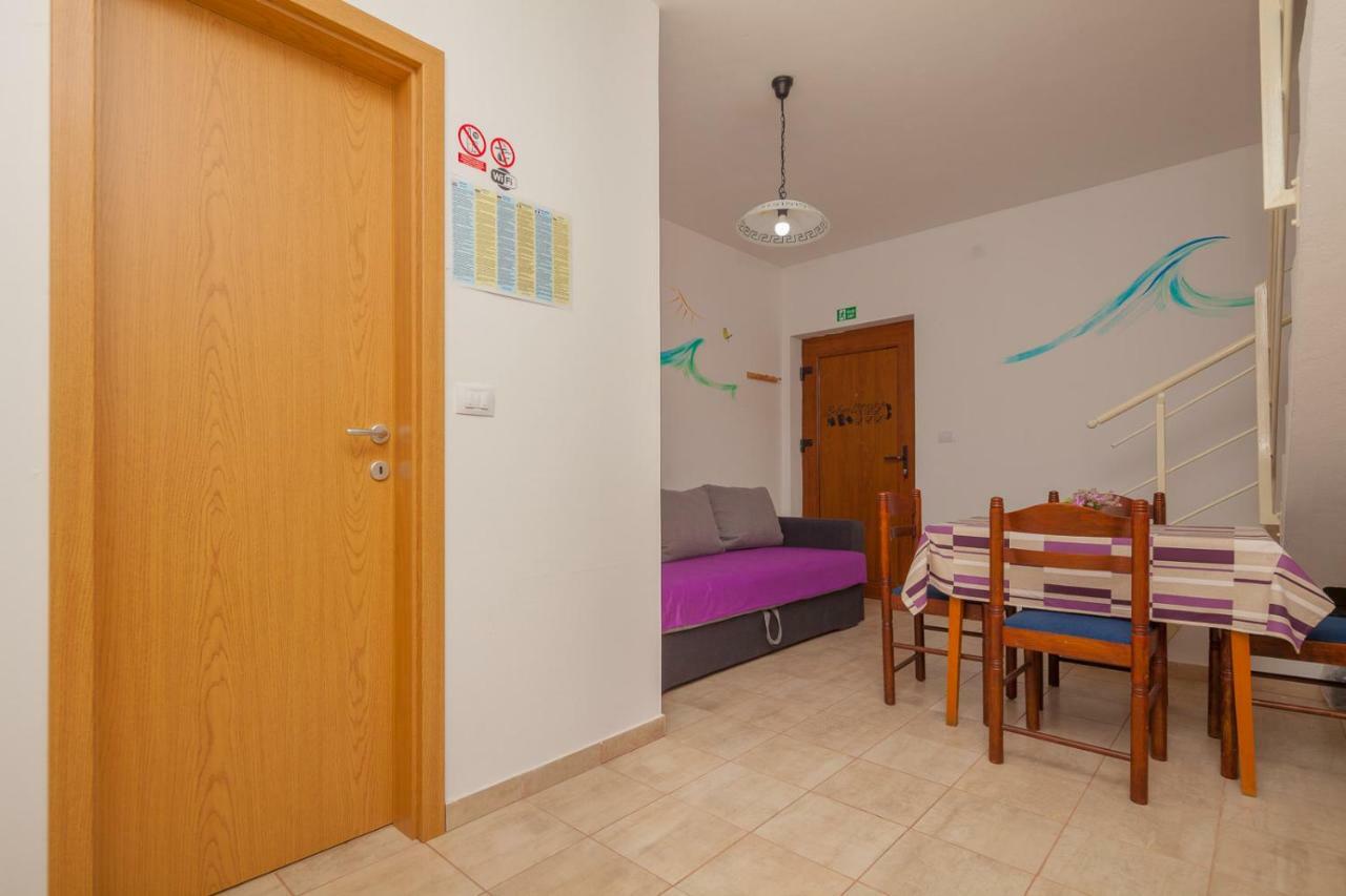Ferienwohnung Miramare Pomer Exterior foto