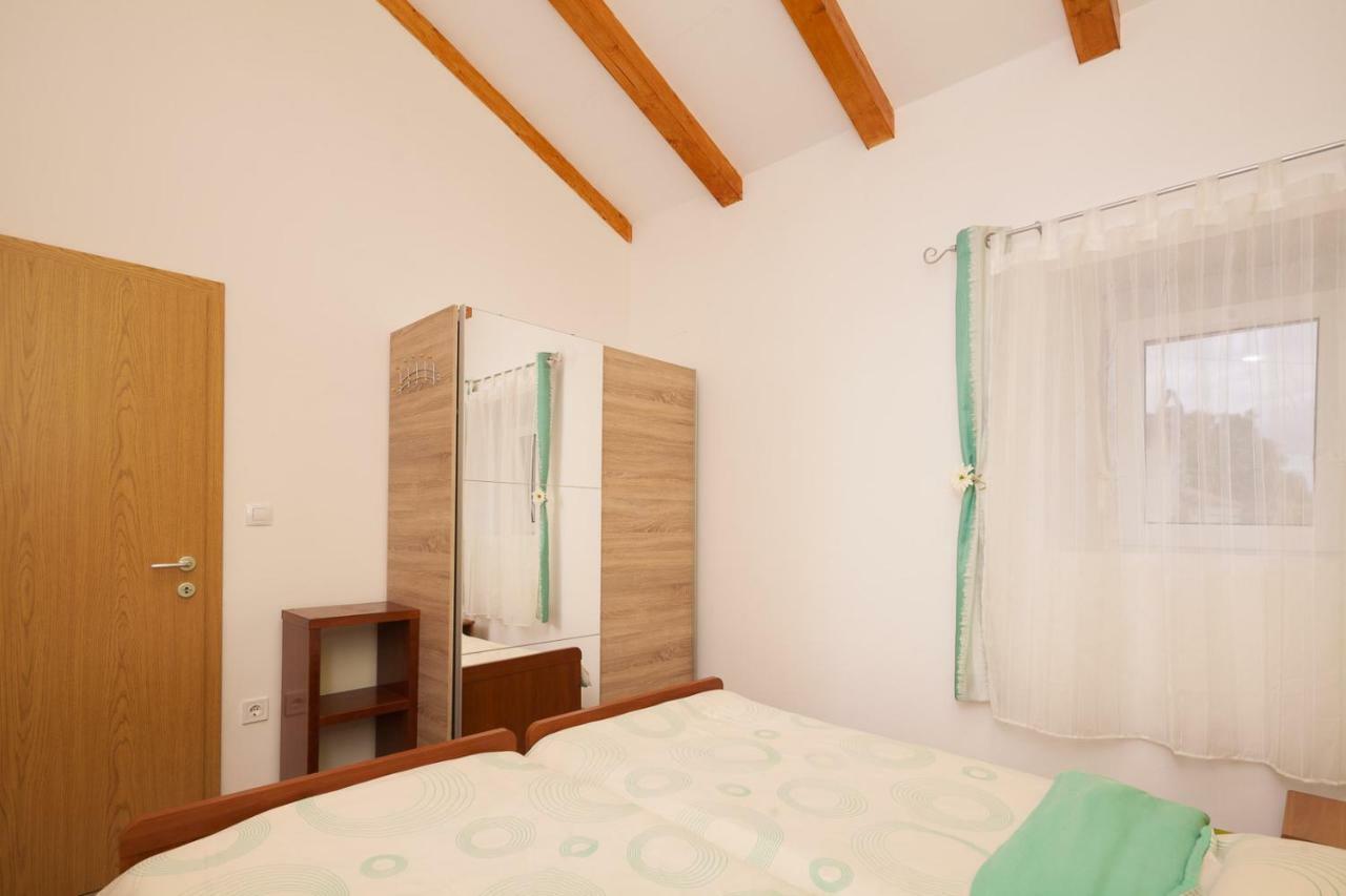 Ferienwohnung Miramare Pomer Exterior foto