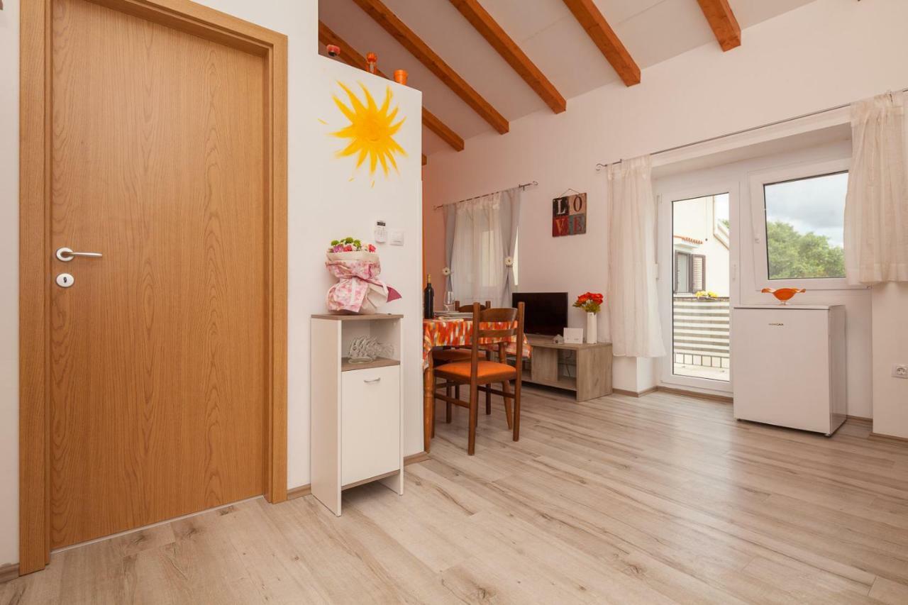 Ferienwohnung Miramare Pomer Exterior foto