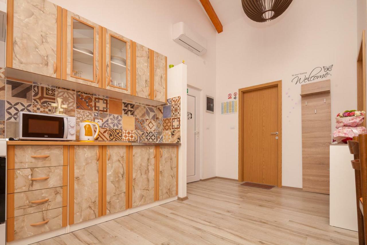 Ferienwohnung Miramare Pomer Exterior foto