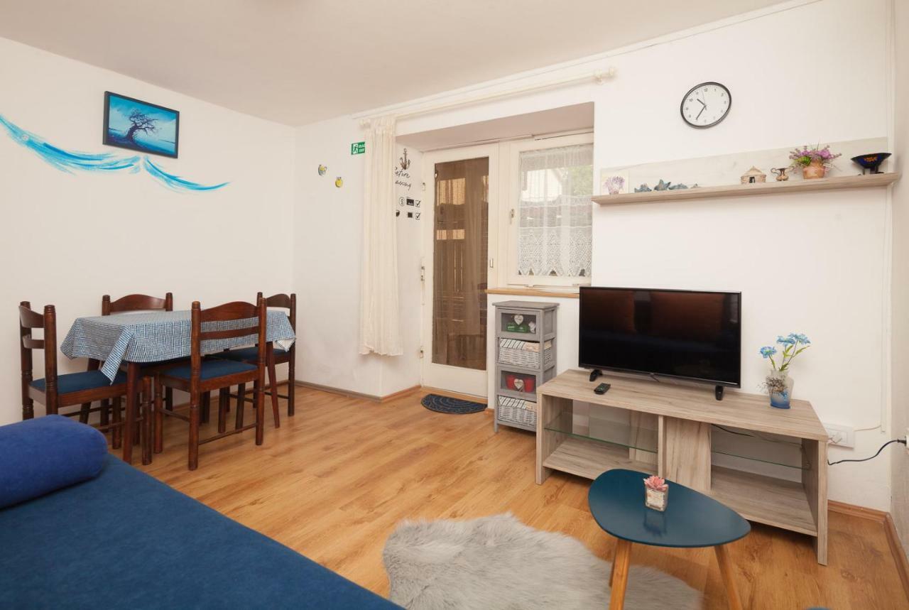Ferienwohnung Miramare Pomer Exterior foto